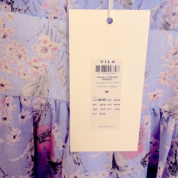 **NWT** Vila, Lavender Floral Maxi Dress w/ Tied Scrunch Sleeves and Tiers - Picture 3 of 5